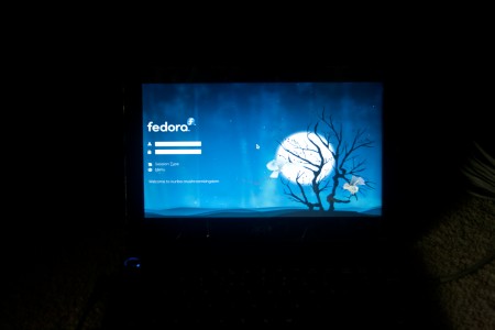Acer Aspire One - KDM Login Screen for Fedora 15 (love the theme)