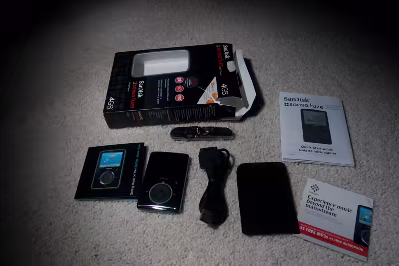 Sandisk Sansa Fuze Box Contents