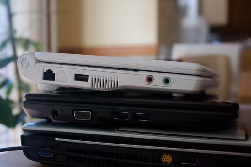 Size Comparison Asus EEE PC vs Acer Aspire One vs Acer 15’ laptop (thickness)