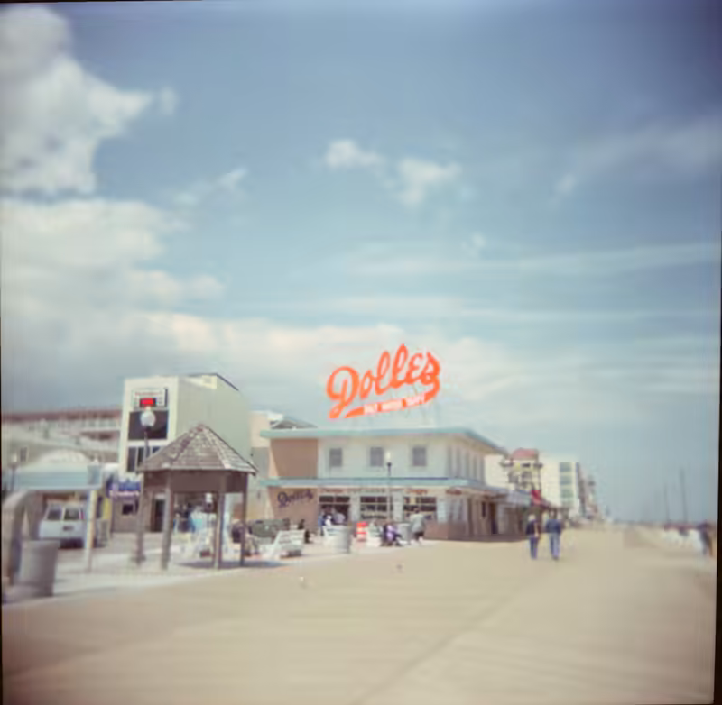 Dolles (Plastic Lens Capture)