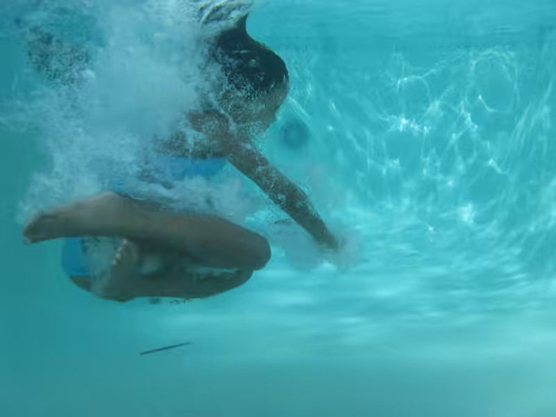 Lizzie Dive 4