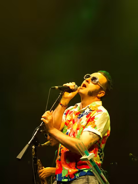 Aaron Barrett of RBF sings Crazy with Beebs