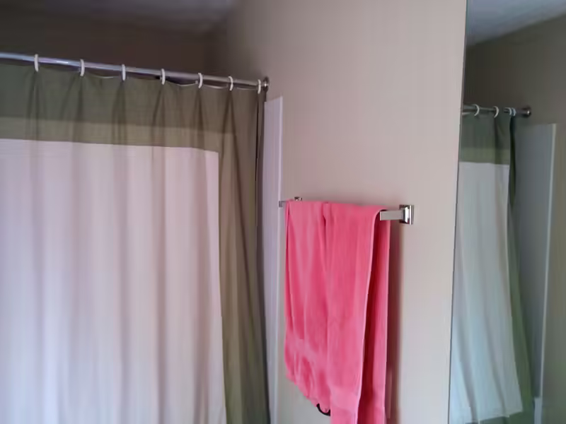 Old Bathroom Paint-3