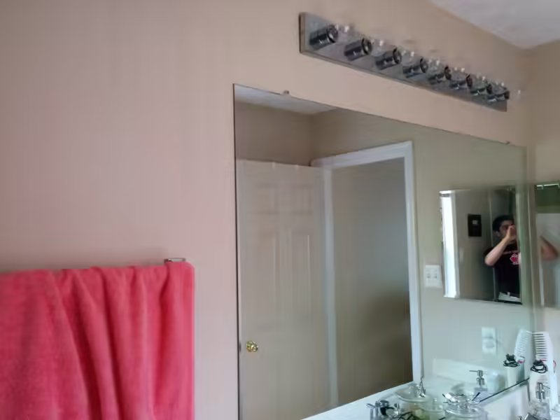 Old Bathroom Paint-7