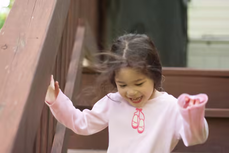 Scarlett plays in the yard-42 - web