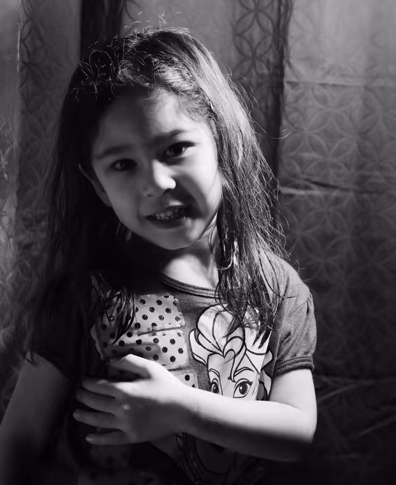 Scarlett-and-Beauty-Dish-in-the-Basement-2016-03-30-001-bw-SilverEFEX-cropped