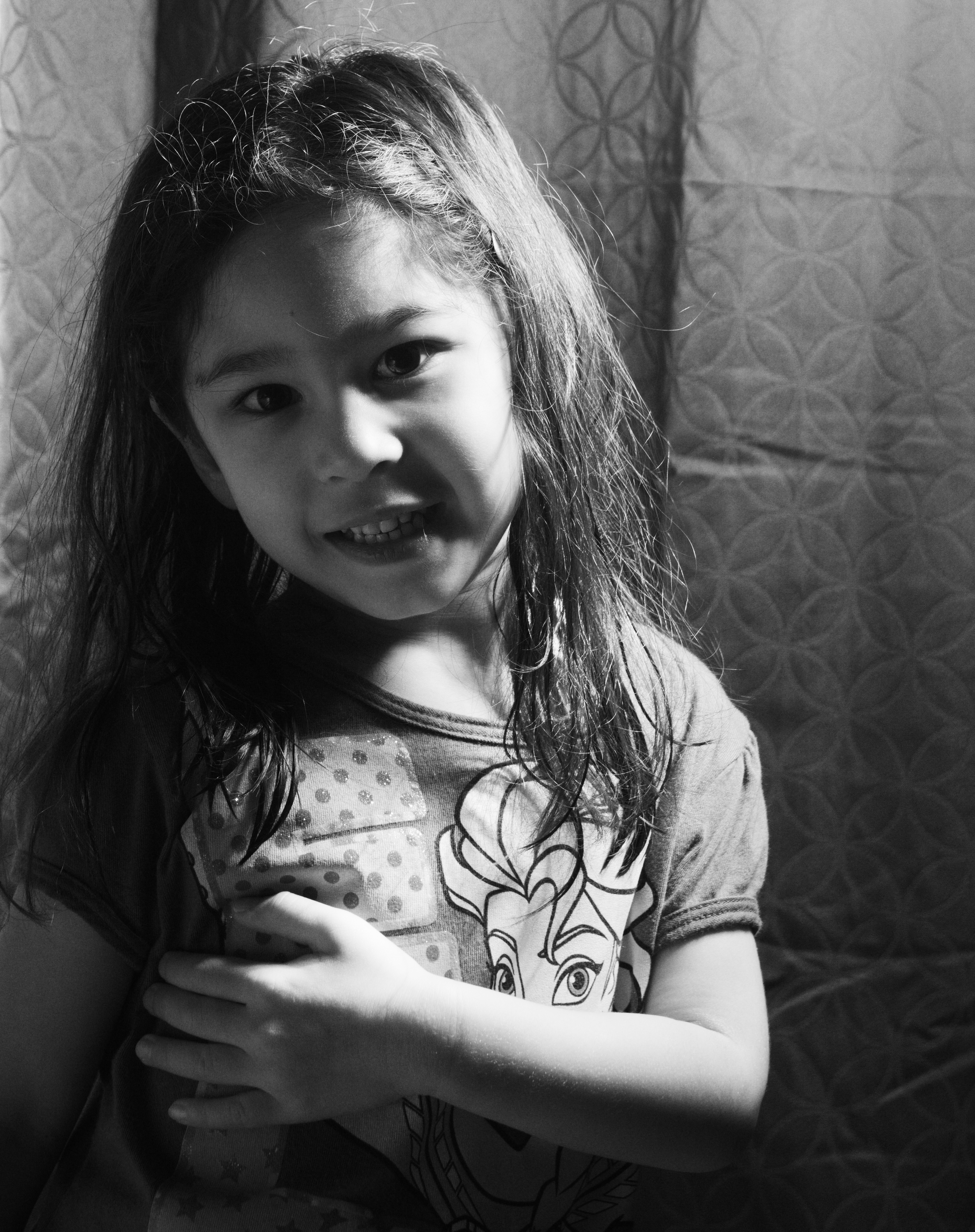 Scarlett-and-Beauty-Dish-in-the-Basement-2016-03-30-001-colorfixed-bw