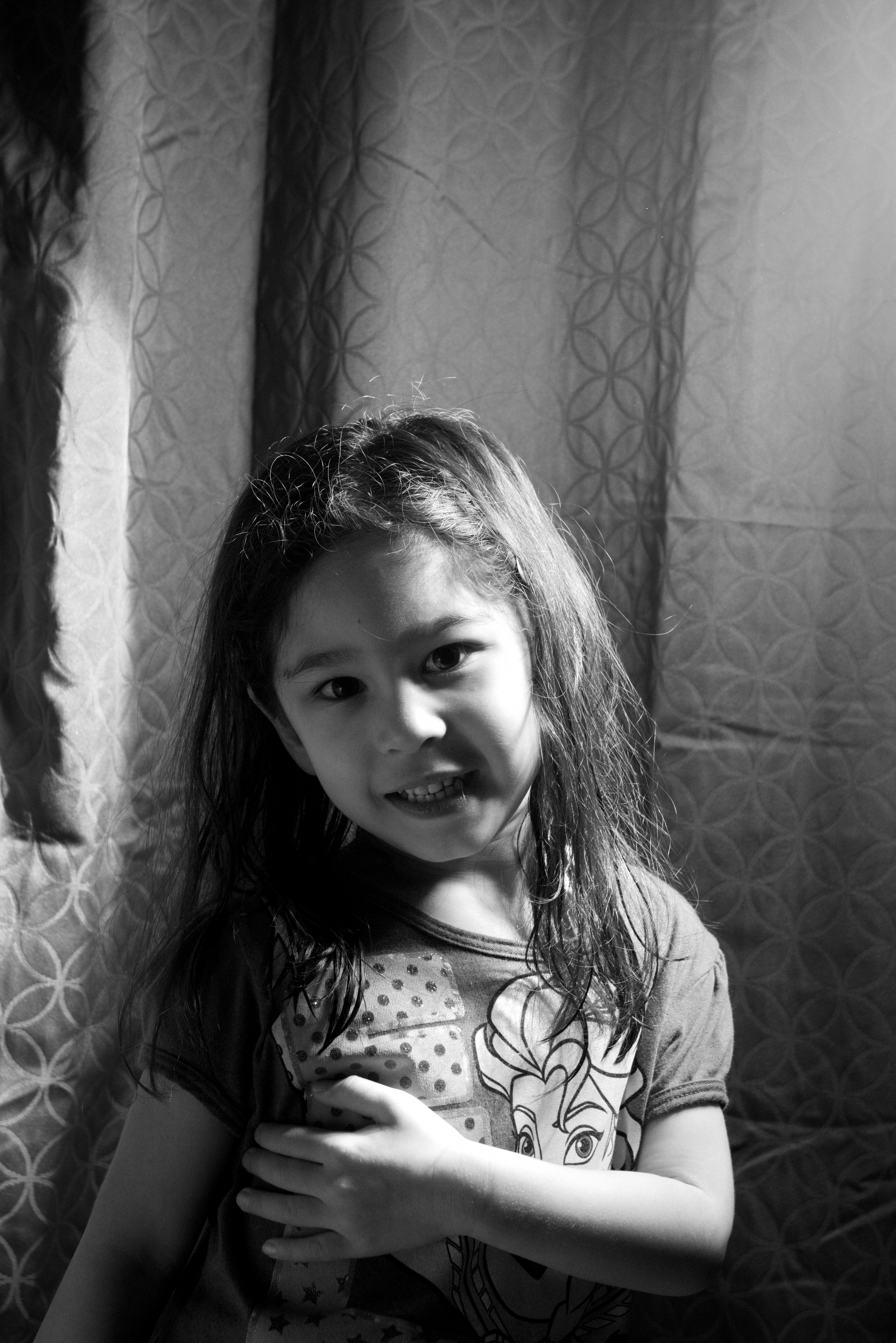 Scarlett-and-Beauty-Dish-in-the-Basement-2016-03-30-001-colorfixed-gimp-bw