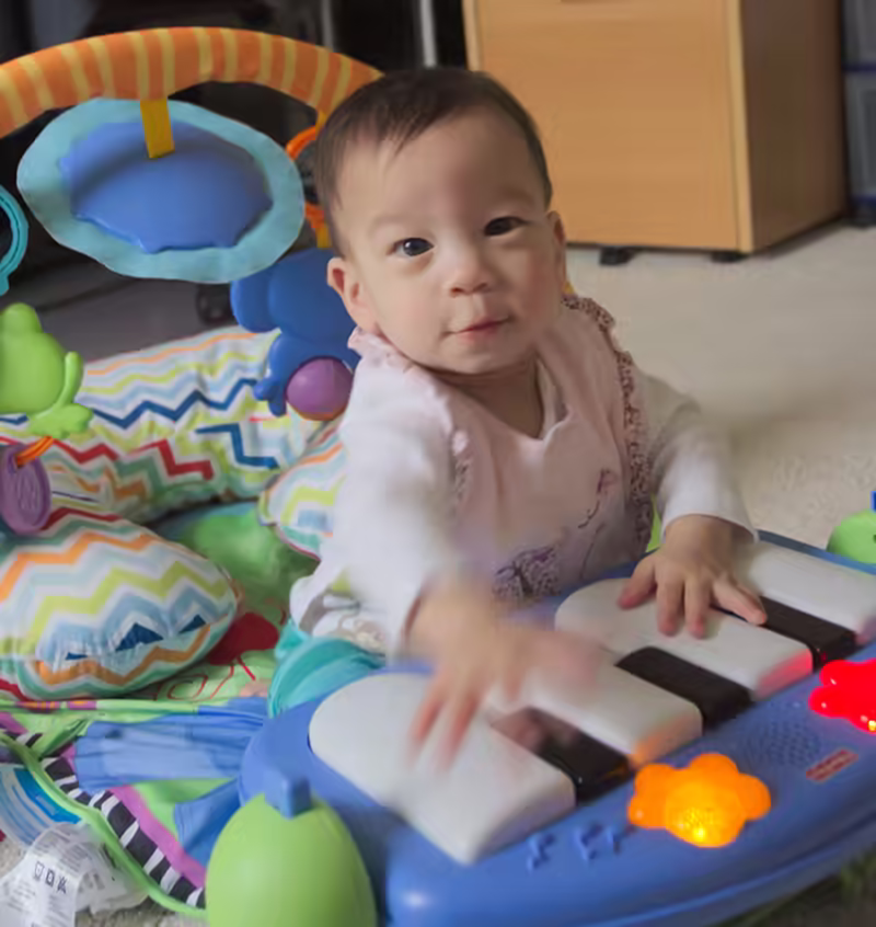 Stella on the piano - 2016-07-04&ndash;011