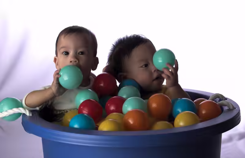 Twins in Purple Bucket - 2016-07-04&ndash;004-1