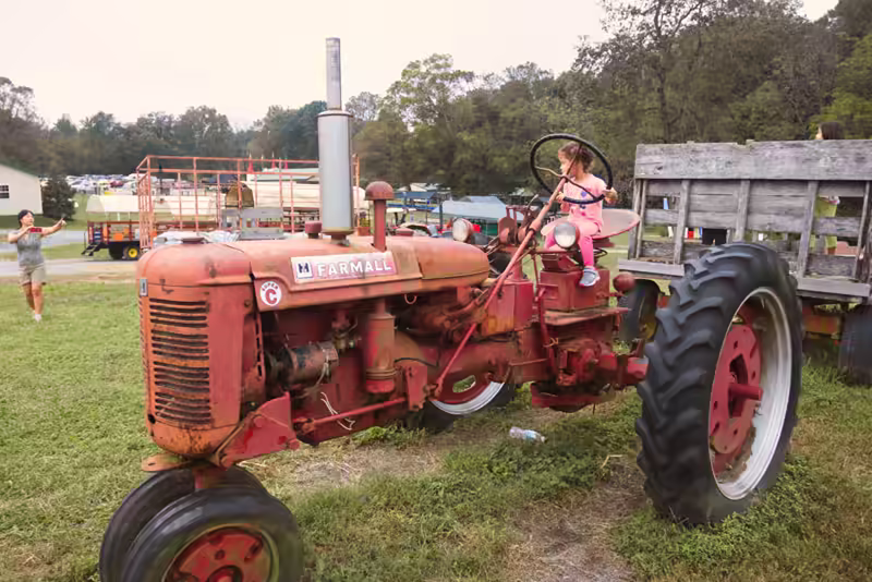 Tractor and Horse - 2018-10-07T09:17:09 - 010